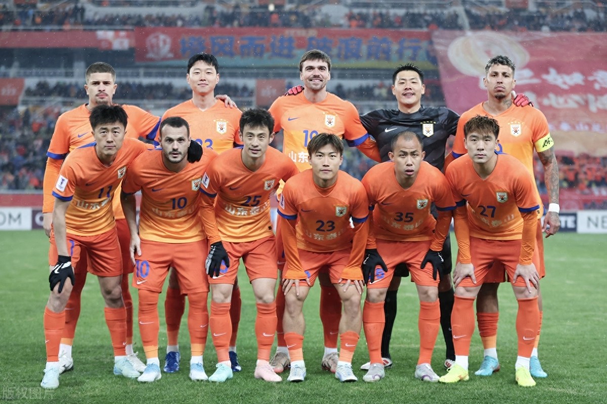 关于国际比赛日突围战来临；山东泰山围绕全明星赛更衣室发声；质疑声仍在；球队文化再被提及的信息